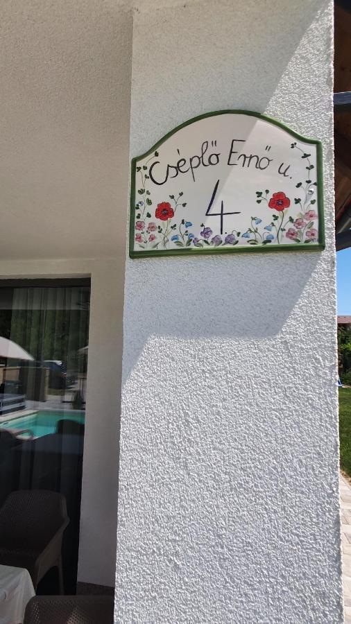 Relax Balaton Apartmanok Balatonfured Bagian luar foto