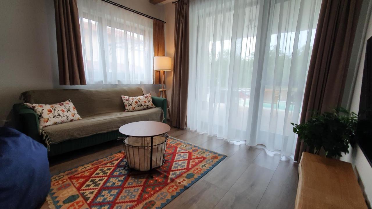 Relax Balaton Apartmanok Balatonfured Bagian luar foto