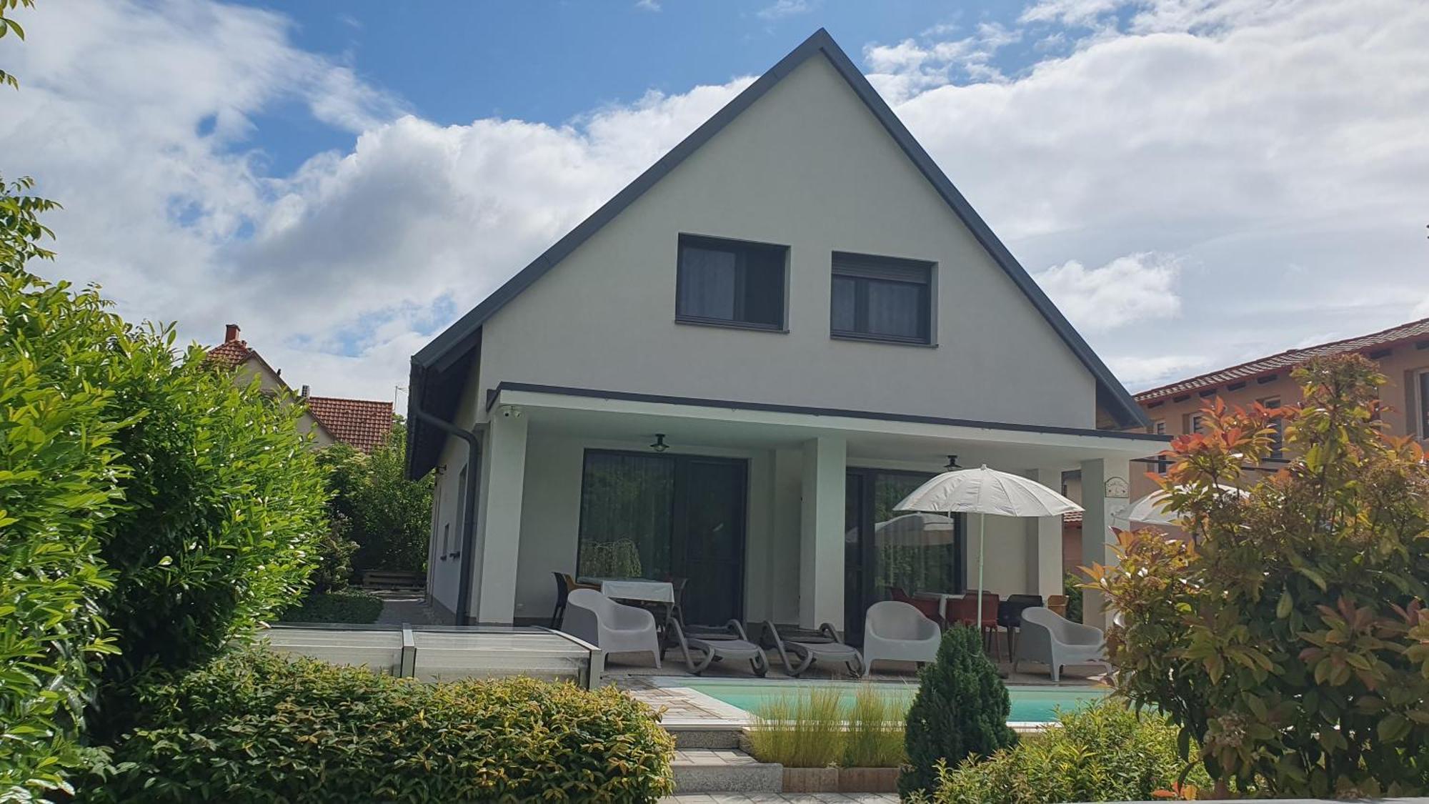 Relax Balaton Apartmanok Balatonfured Bagian luar foto